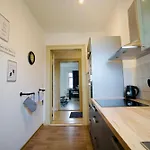 Gemuetliches Innenstadtnest, Zentrale Lage, 88qm, Kostenfreier Parkplatz, Fuer Bis Zu 6 Personen Διαμέρισμα Κότμπους