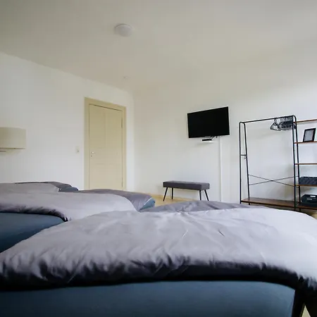 Gemuetliches Innenstadtnest, Zentrale Lage, 88qm, Kostenfreier Parkplatz, Fuer Bis Zu 6 Personen