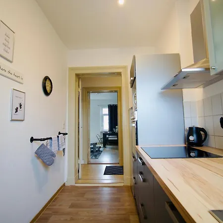 Gemuetliches Innenstadtnest, Zentrale Lage, 88qm, Kostenfreier Parkplatz, Fuer Bis Zu 6 Personen 아파트 콧부스