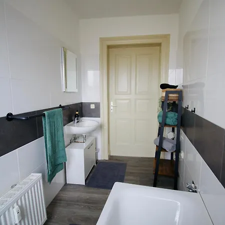 Apartment Gemuetliches Innenstadtnest, Zentrale Lage, 88qm, Kostenfreier Parkplatz, Fuer Bis Zu 6 Personen *