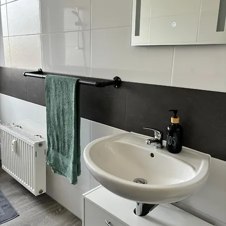 Daire Gemuetliches Innenstadtnest, Zentrale Lage, 88qm, Kostenfreier Parkplatz, Fuer Bis Zu 6 Personen