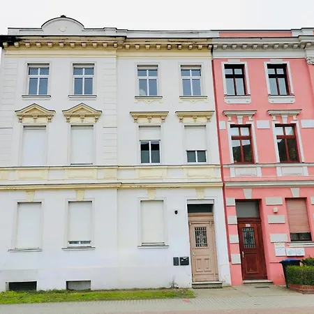 아파트 Gemuetliches Innenstadtnest, Zentrale Lage, 88qm, Kostenfreier Parkplatz, Fuer Bis Zu 6 Personen *