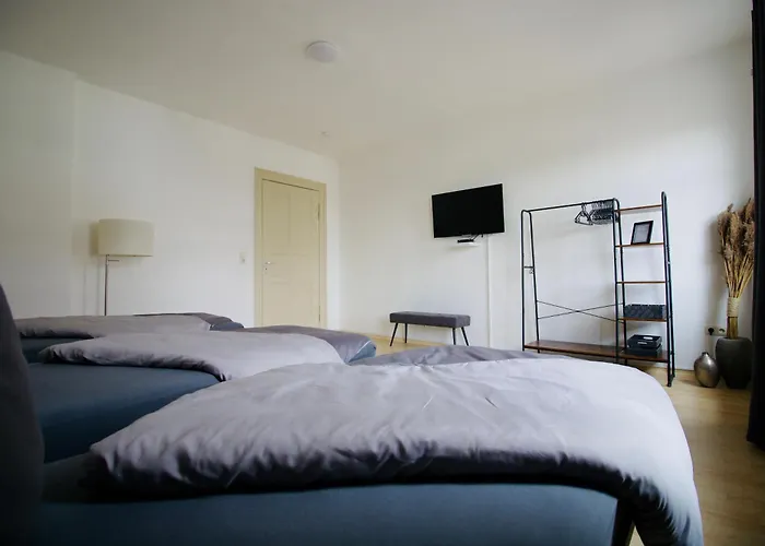 Gemuetliches Innenstadtnest, Zentrale Lage, 88qm, Kostenfreier Parkplatz, Fuer Bis Zu 6 Personen