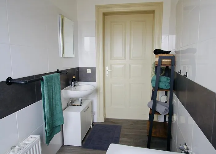 Apartment Gemuetliches Innenstadtnest, Zentrale Lage, 88qm, Kostenfreier Parkplatz, Fuer Bis Zu 6 Personen *