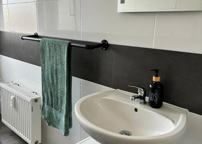 아파트 Gemuetliches Innenstadtnest, Zentrale Lage, 88qm, Kostenfreier Parkplatz, Fuer Bis Zu 6 Personen